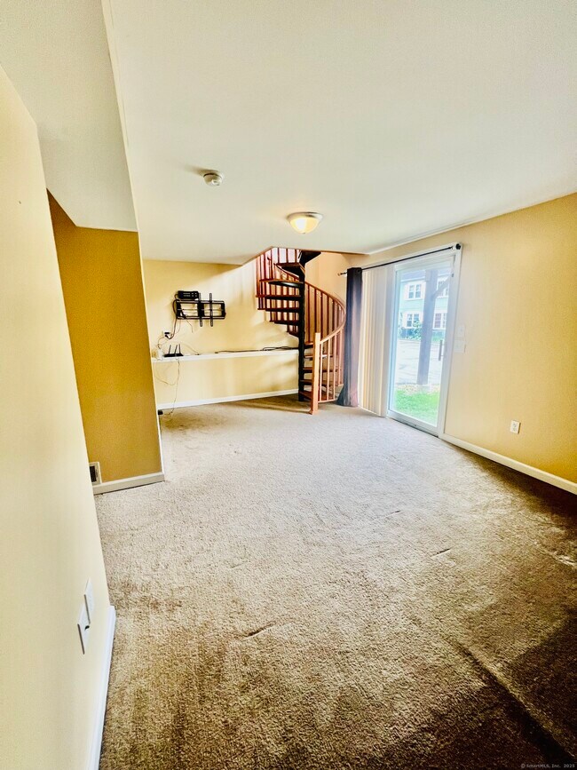 Building Photo - 55 Mill Plain Rd