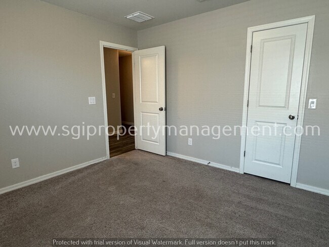 Building Photo - 2038 E Julian Dr
