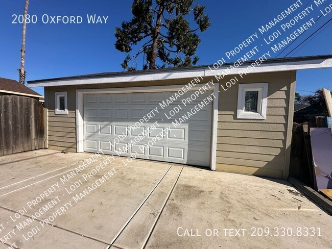 Building Photo - Updated 2 Bedroom Home on Corner Lot