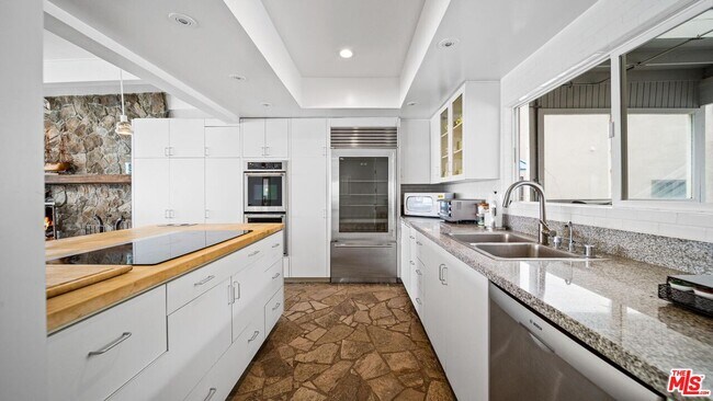 Building Photo - 11358 Pacific Coast Hwy