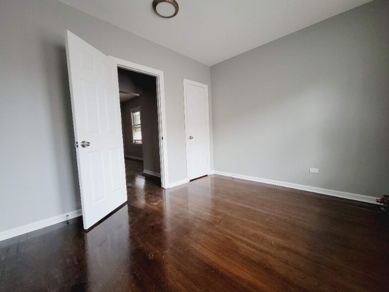 Building Photo - 2914 W 64th St