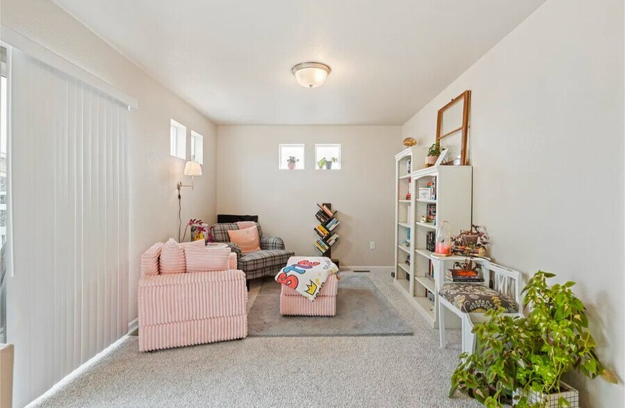 Building Photo - 9440 Oro City Loop