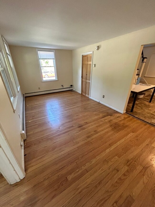 Building Photo - FOUR BEDROOM AVAILABLE - JUNE 1st, 2026