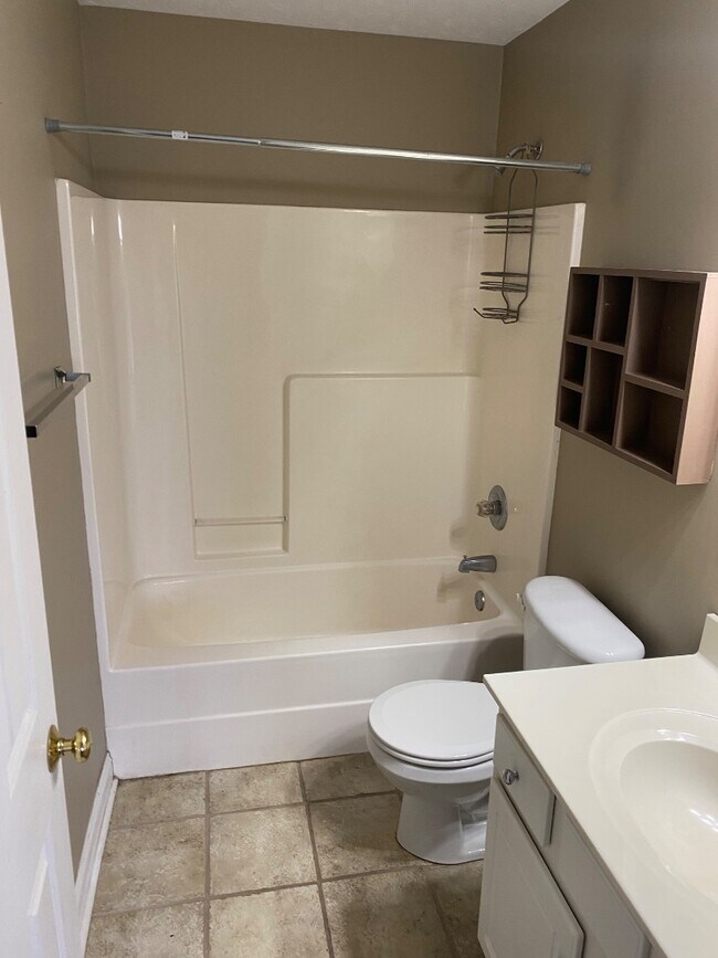 Building Photo - 711 Wyndhurst Dr