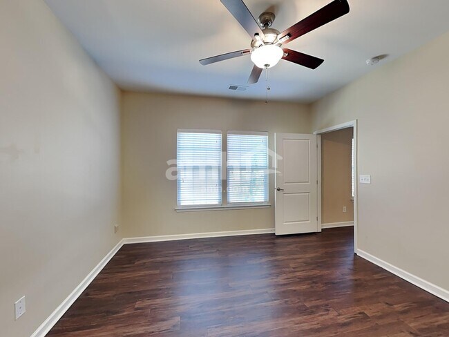 Building Photo - 3008 Fallondale Rd