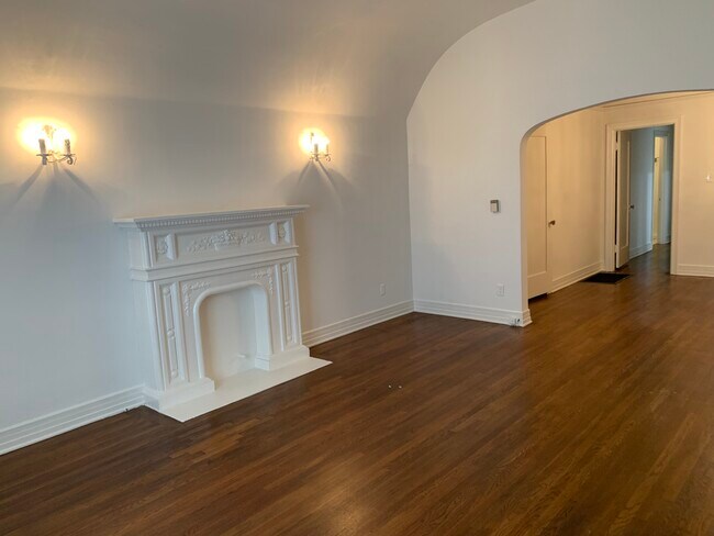 Building Photo - 1008 Havenhurst Dr