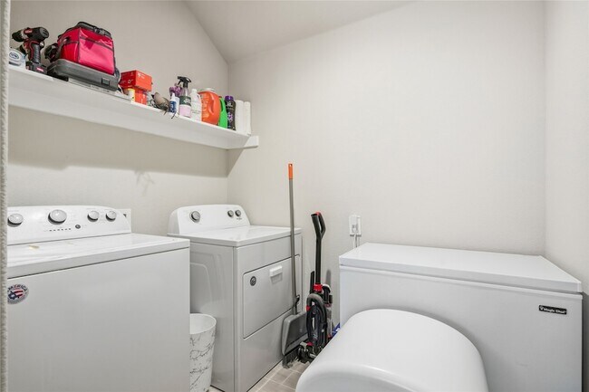 Building Photo - 4812 Foundation St