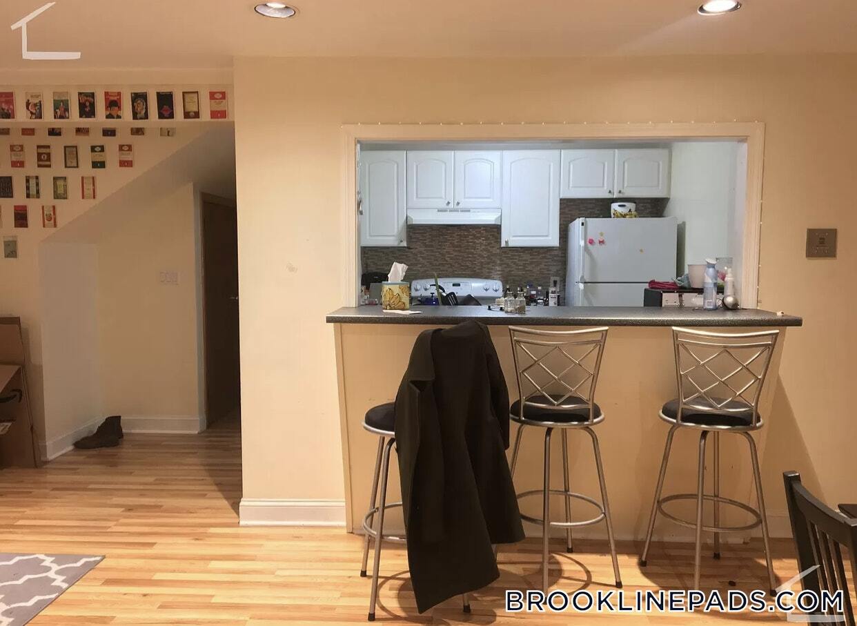 Building Photo - 94 Pleasant St