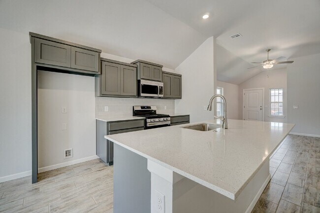 Building Photo - Edmond Home