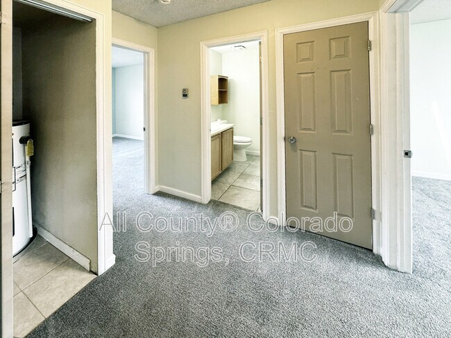 Building Photo - 915 Hathaway Dr