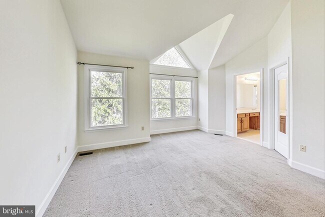 Building Photo - 6104 Cool Spring Terrace S