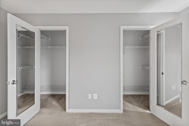 Building Photo - 1900 Lennox Dr