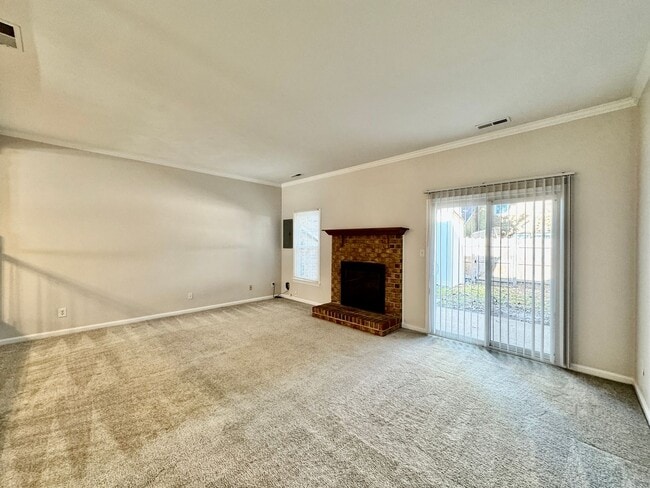 Building Photo - All Brick, End Unit Townhome in Kempsville...