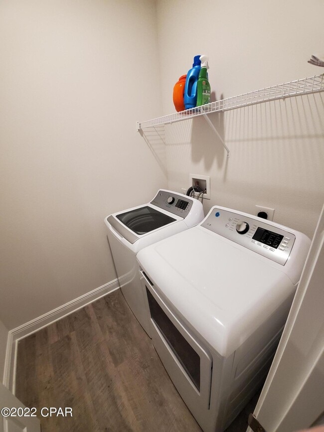 Building Photo - 326 Emerald Cove St