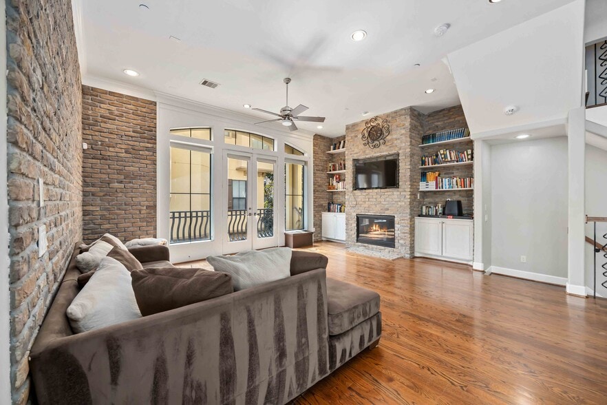 2nd floor Living room - 328 Bomar St