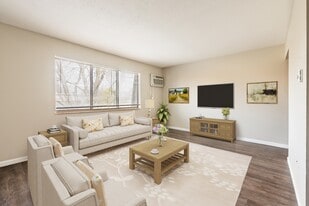 Building Photo - Alexor