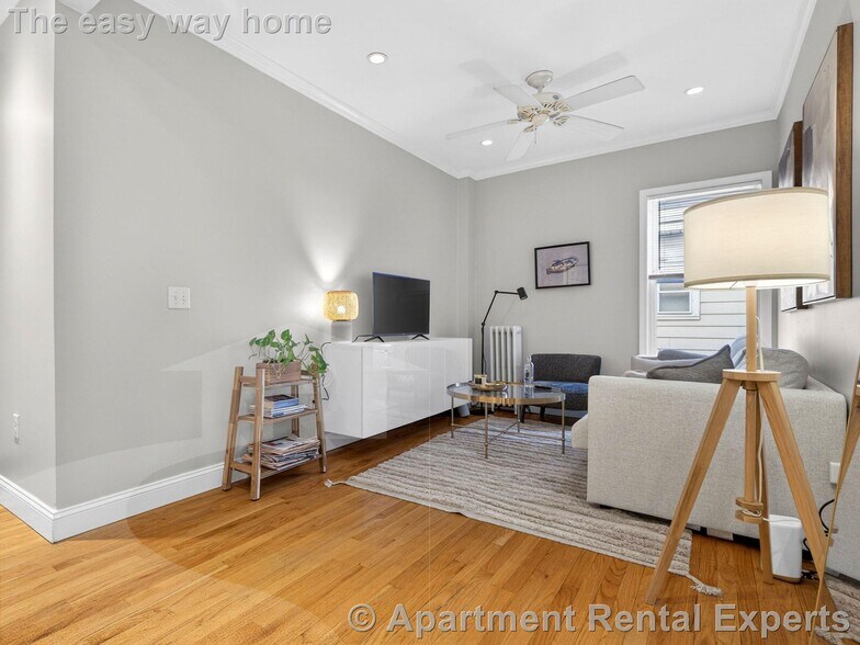 Building Photo - 1576 Cambridge St