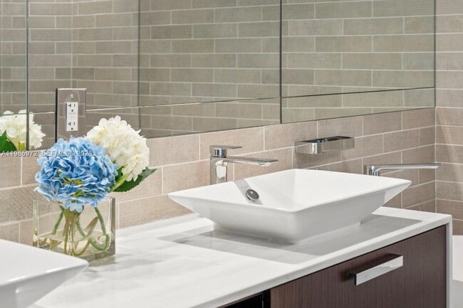 Building Photo - 1500 Ocean Dr