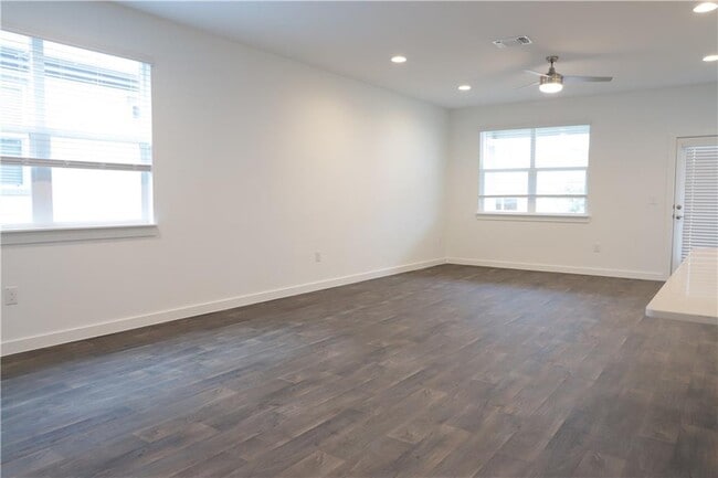 Building Photo - 3720 Niddry Dr