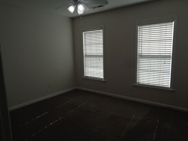 Building Photo - House For Rent in NW Greensboro!