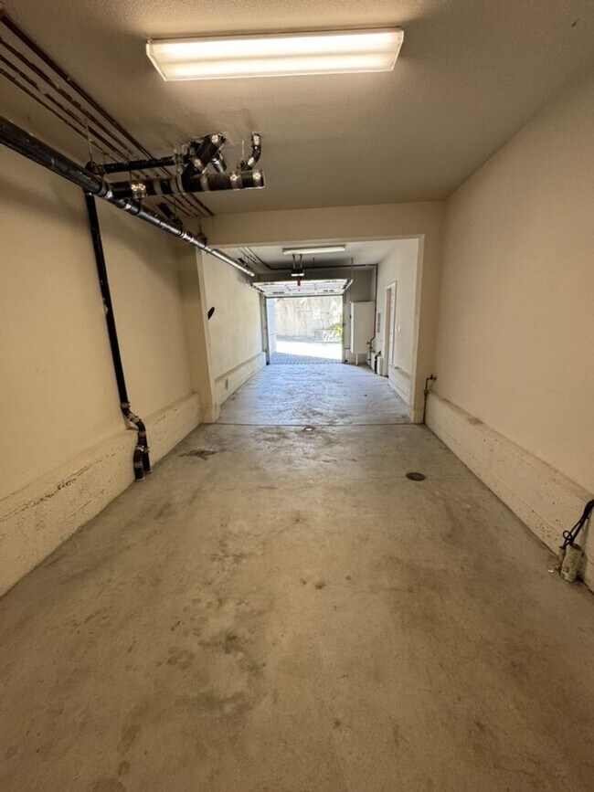 Building Photo - 280 Portola Dr