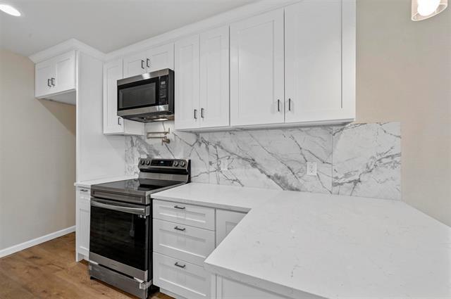 Building Photo - 2602 W Clarendon Dr