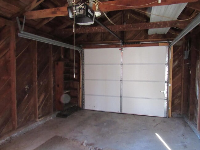 Building Photo - 636 W Washington St