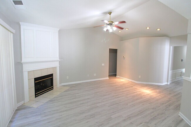 Building Photo - Updated 3-Bedroom Home in Silverstone Neighborhood – Move-In Ready!