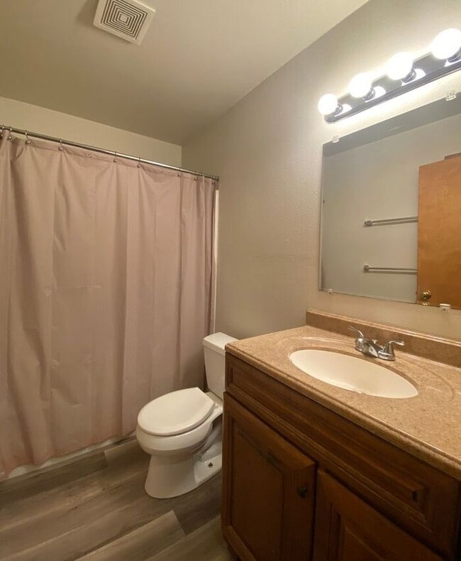 Building Photo - $1,450 | 2 Bedroom, 1 Bathroom House | Pet Friendly* | Available for July 1st, 2026 Move In!