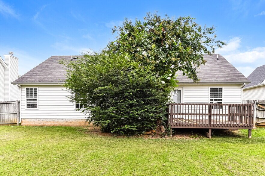 Building Photo - 1245 St Andrews Dr