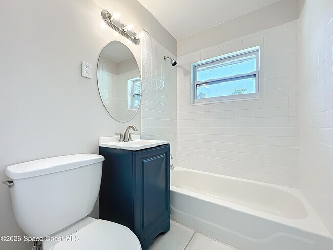 Building Photo - 1424 Pineda St