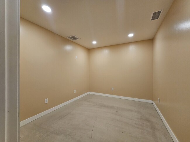 Building Photo - 5400 Sugar Pine Dr