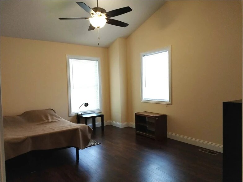 Building Photo - 1752 W Countryside Ln