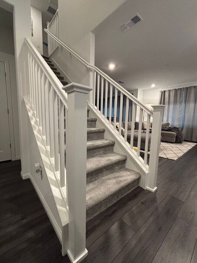 Building Photo - Gorgeous New home with 4 bed/2.5 bath in Brentwood