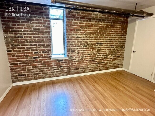 Building Photo - 975 N Washington St