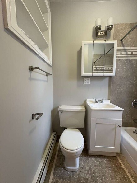 Building Photo - 604 Chapel St