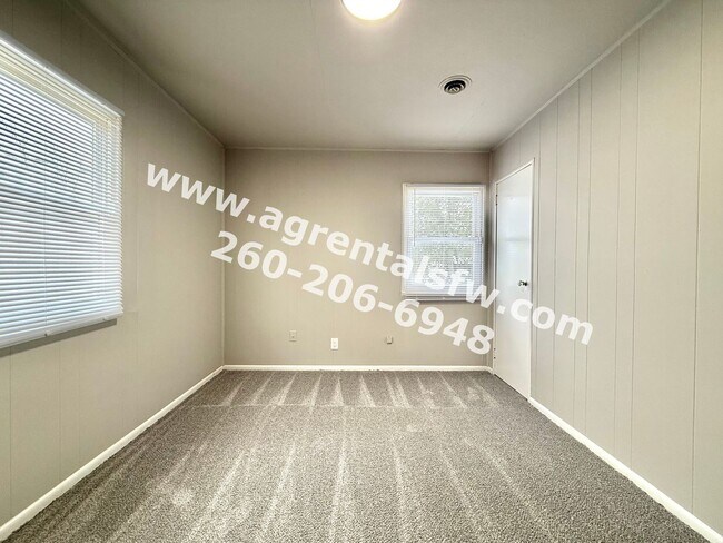 Building Photo - 3 Bedroom House