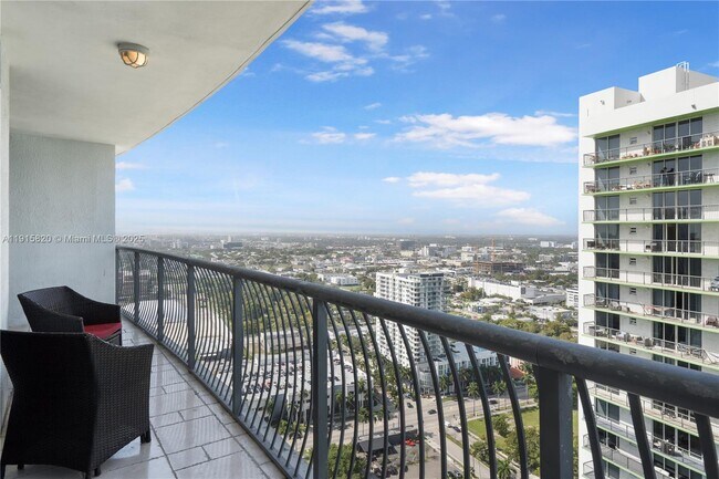 Building Photo - 1750 N Bayshore Dr