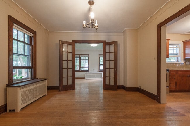 Building Photo - 2642 Kendall Avenue