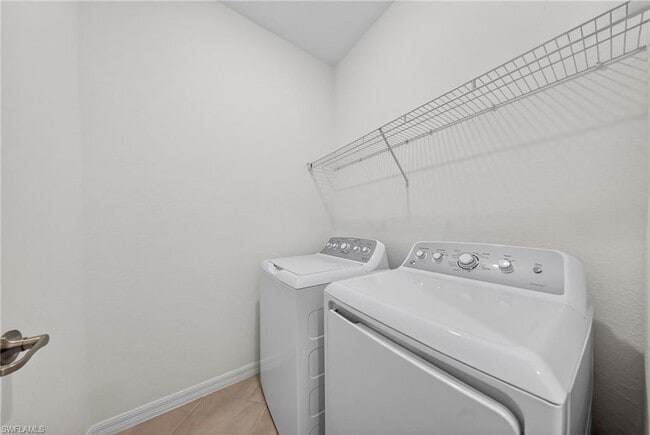 Building Photo - 2220 Dragonfruit Wy