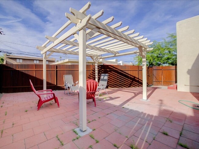 Building Photo - Cozy & Stylish 2-Bedroom Home with Spacious Backyard!  WATER, TRASH AND SEWER INCLUDED!!!!!