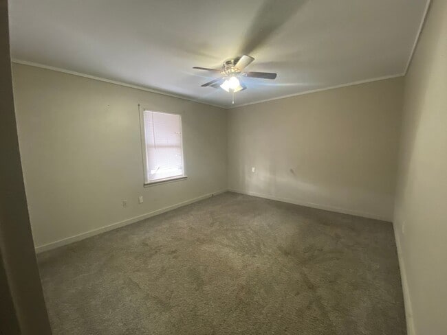 Building Photo - 3bed/2bath ALL ELECTRIC Home!