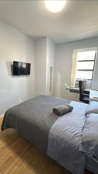 Building Photo - 1200 Woodycrest Ave