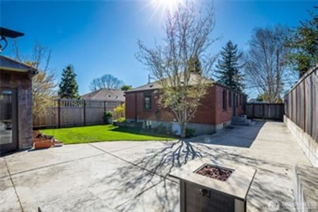 Building Photo - 5Bd/2Ba Seattle House