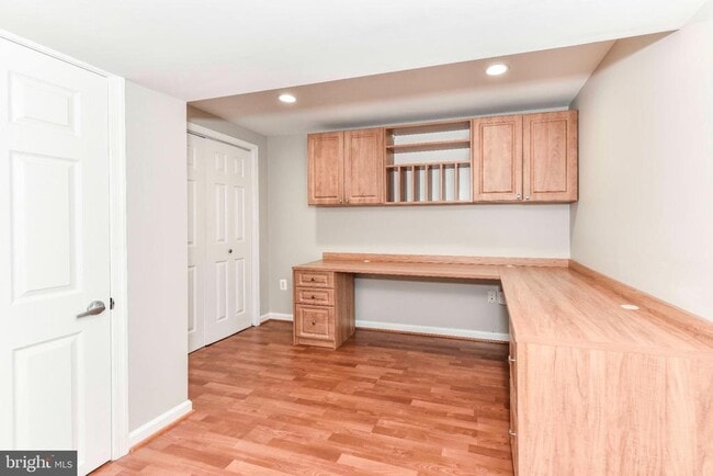 Building Photo - 9205 Hamilton Dr