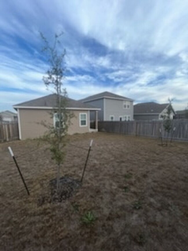 Building Photo - Charming 3BR House in San Antonio