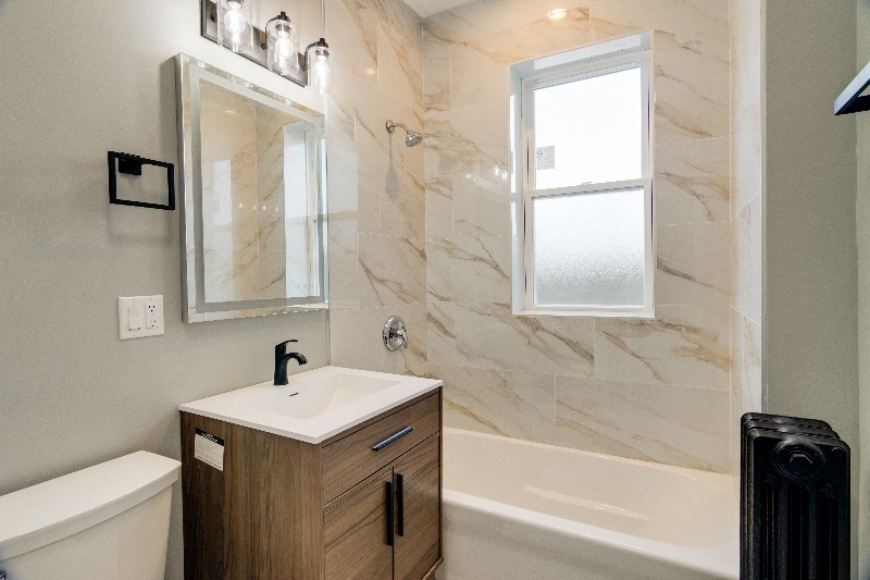 Building Photo - 3420 W Dickens Ave