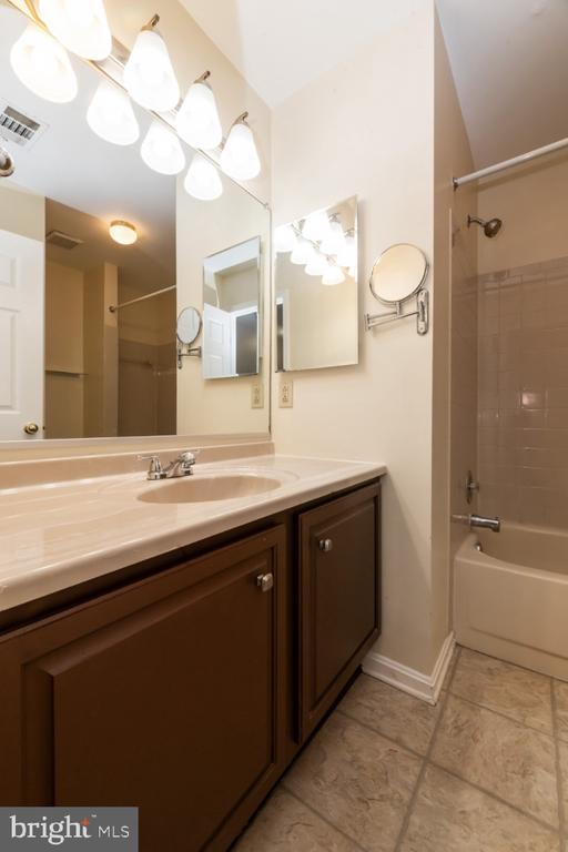 Building Photo - 8591 Harvest View Ct