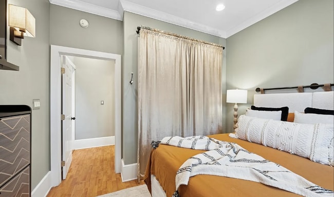 Building Photo - Charming updated 1920s 3BD 3BA