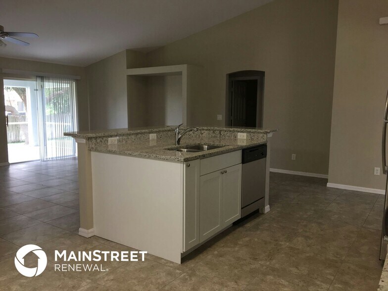 Building Photo - 622 SW 11th Ave